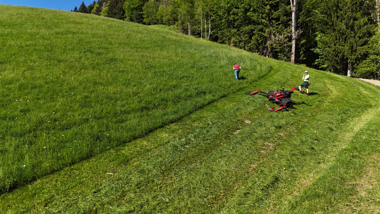 Bild zu Einsatz eines autonomen Fahrzeuges zur Bewirtschaftung von Steilflächen